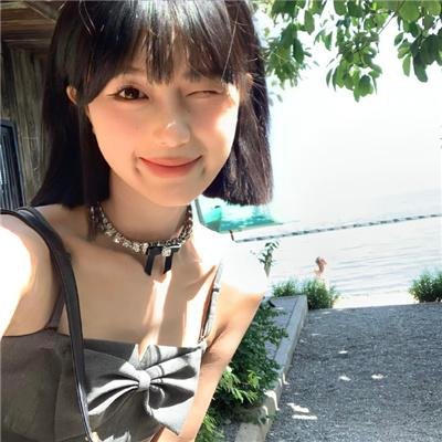 蓝与白形成的蔚蓝色